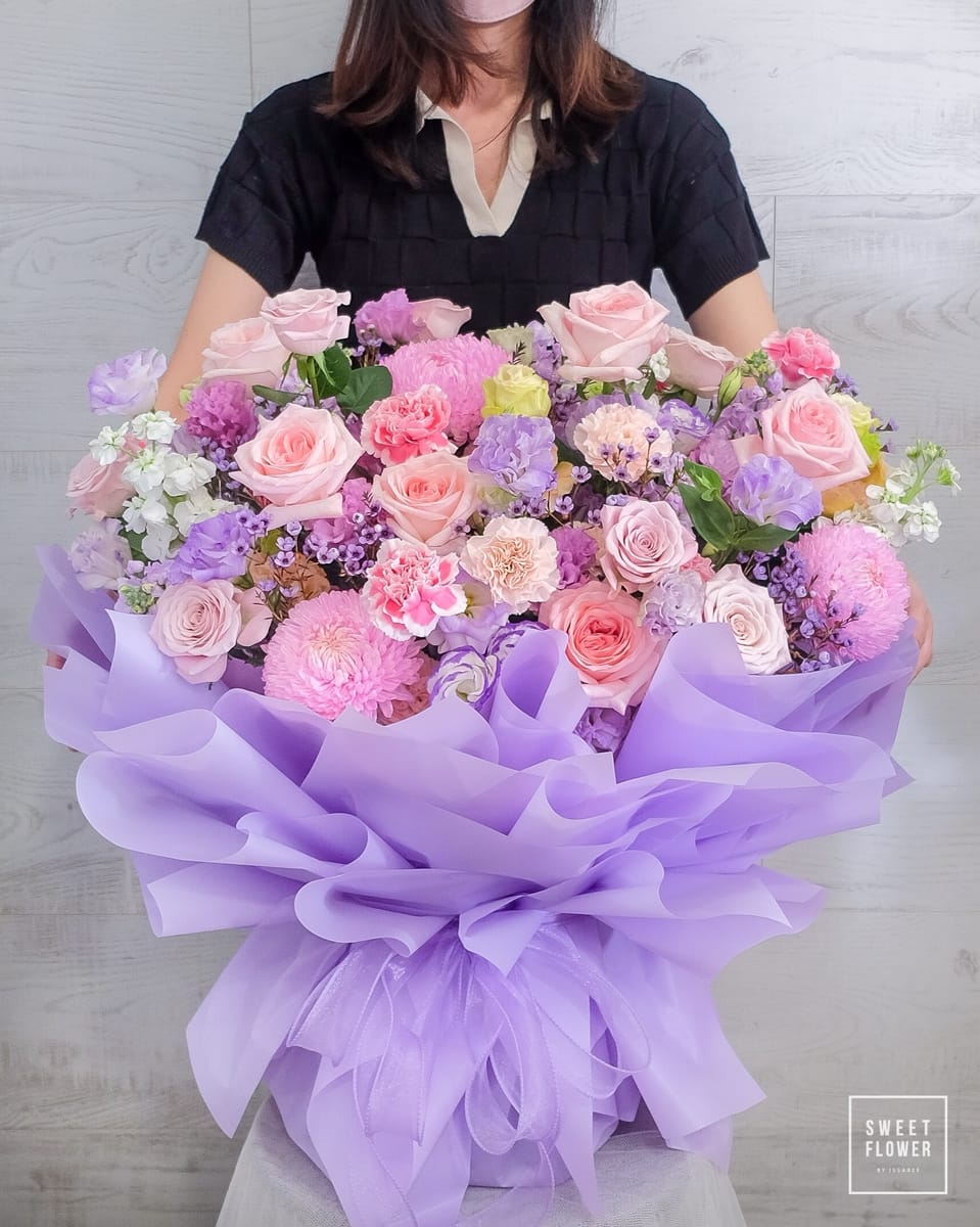 ช่อ พาสเทล หวาน ดอกไม้หลัก กุหลาบ คาร์เนชั่น เบญจมาศ/มัม — ผลงานร้านดอกไม้ Sweetflower by Issaree — ภาพที่ 3 จาก 3