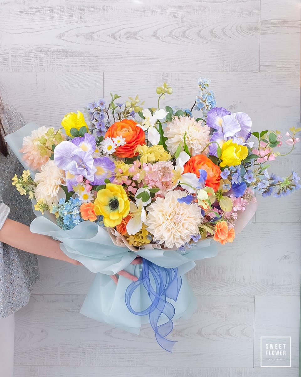 ช่อ หลากสี สดใส ดอกไม้หลัก ดาเลีย อื่นๆ กล้วยไม้ — ผลงานร้านดอกไม้ Sweetflower by Issaree — ภาพที่ 2 จาก 2