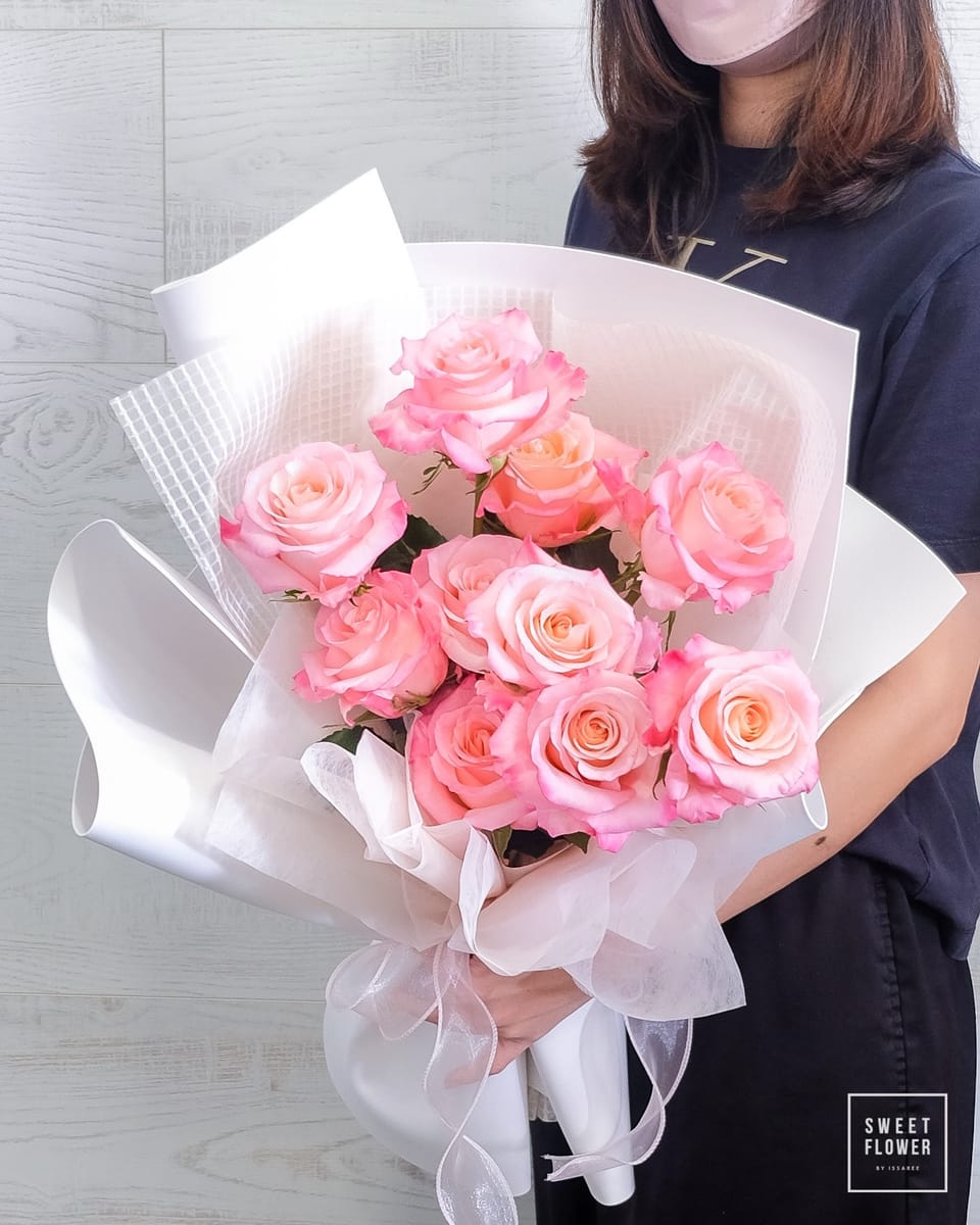 ช่อ ชมพู หวาน ดอกไม้หลัก กุหลาบเอกวาดอร์ — ผลงานร้านดอกไม้ Sweetflower by Issaree — ภาพที่ 2 จาก 2
