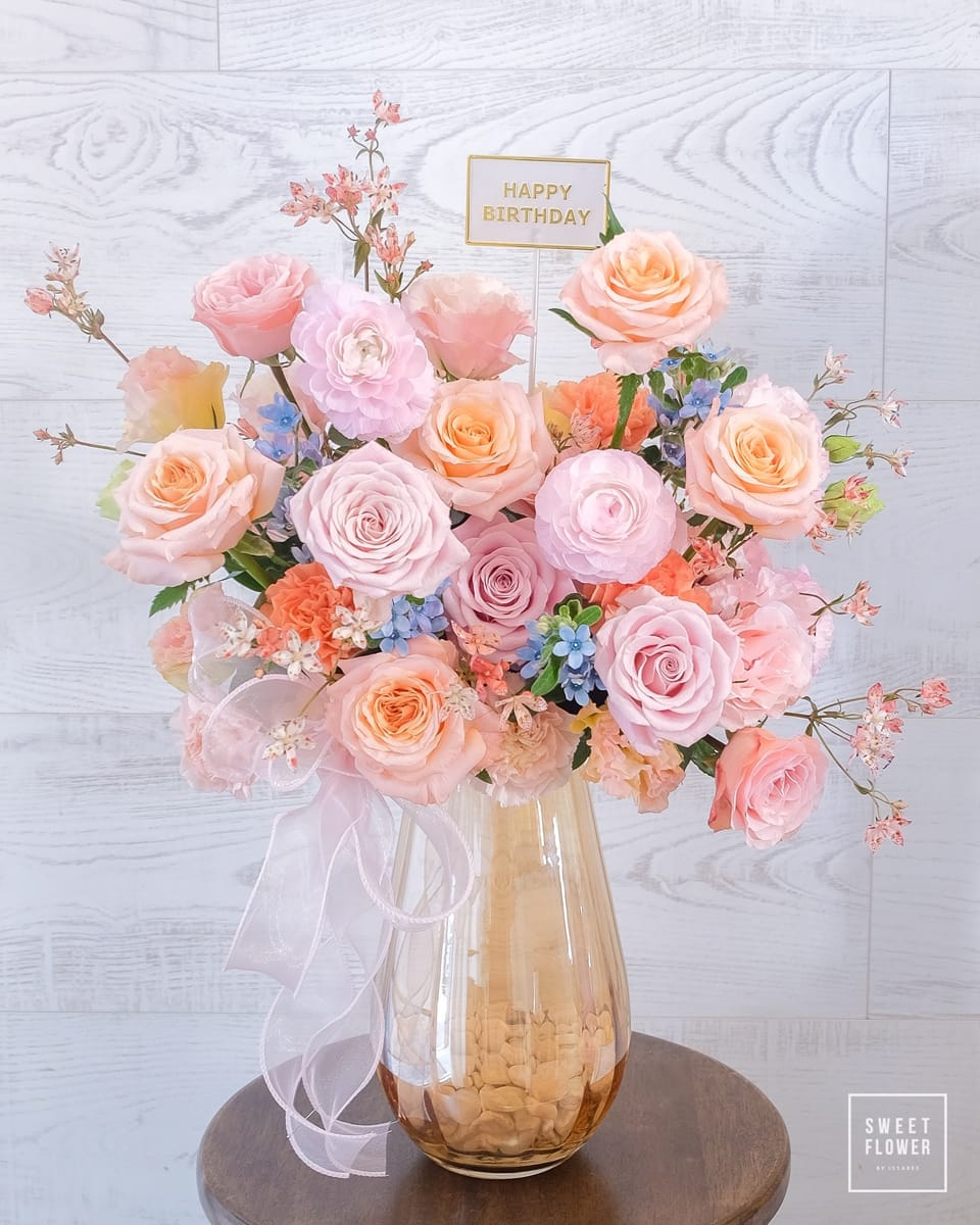 แจกัน พาสเทล หวาน ดอกไม้หลัก กุหลาบ — ผลงานร้านดอกไม้ Sweetflower by Issaree — ภาพที่ 2 จาก 3