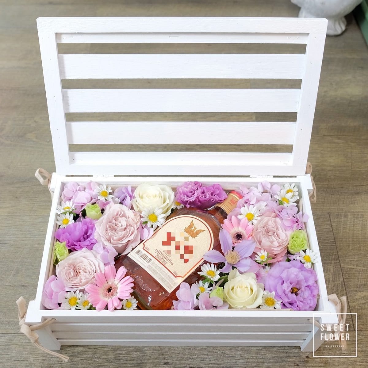 กล่อง สดใส คลาสสิก ดอกไม้หลัก เยอบีร่า กุหลาบ — ผลงานร้านดอกไม้ Sweetflower by Issaree — ภาพที่ 2 จาก 2