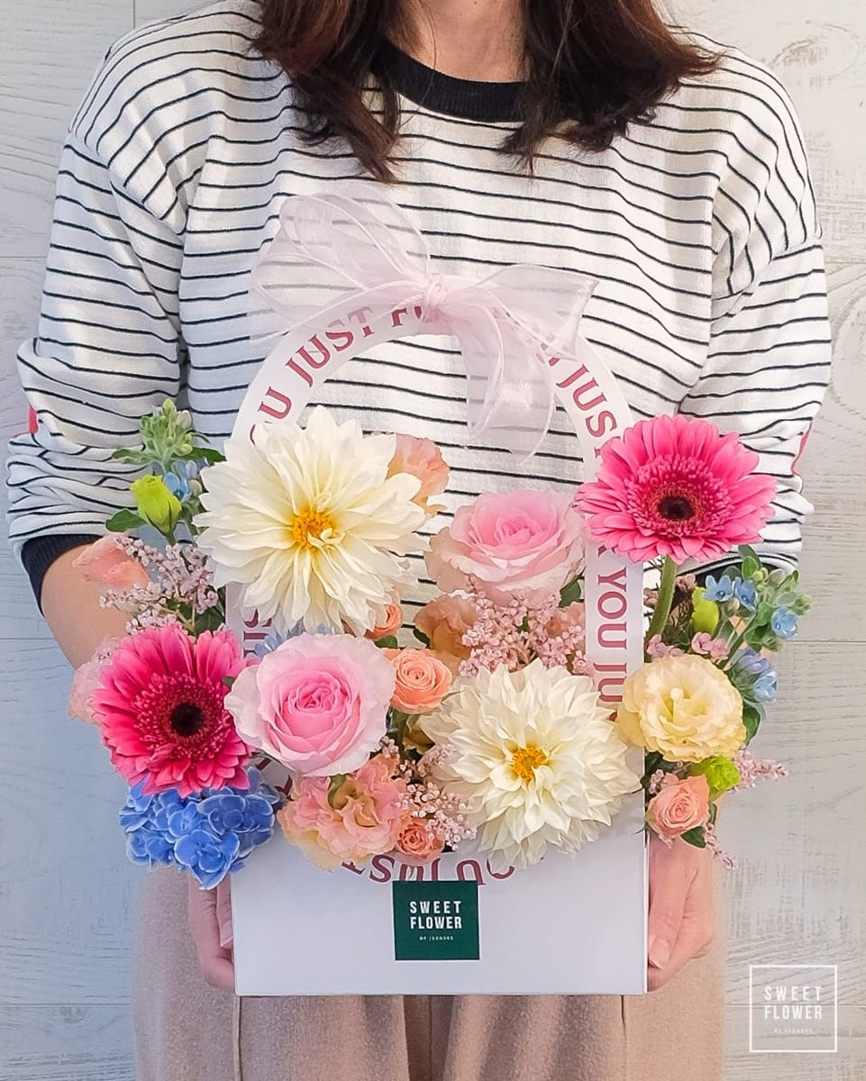 ตะกร้า พาสเทล หวาน ดอกไม้หลัก กุหลาบ เยอบีร่า ดาเลีย — ผลงานร้านดอกไม้ Sweetflower by Issaree — ภาพที่ 2 จาก 2