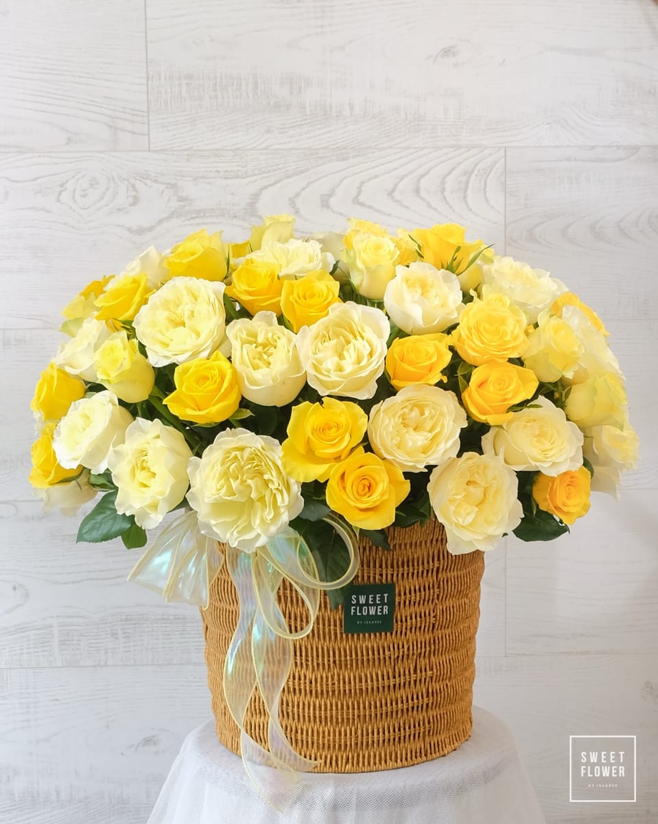 ตะกร้า เหลือง คลาสสิก ดอกไม้หลัก กุหลาบ — ผลงานร้านดอกไม้ Sweetflower by Issaree — ภาพที่ 1 จาก 2