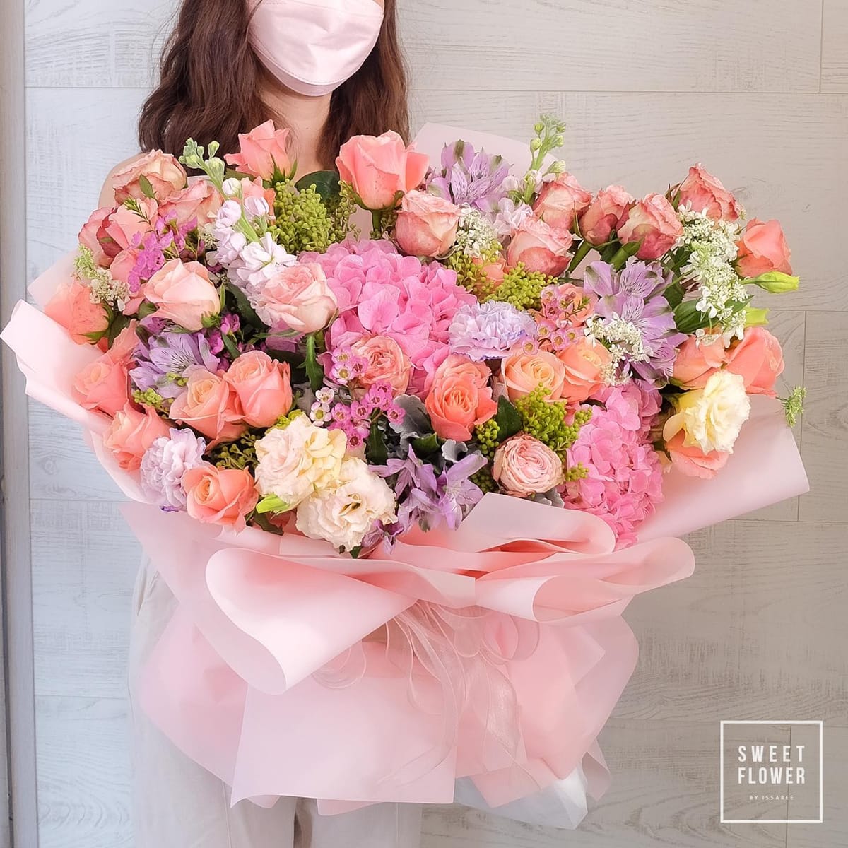 ช่อ พาสเทล หวาน ดอกไม้หลัก กุหลาบ คาร์เนชั่น ไลแซนทัส — ผลงานร้านดอกไม้ Sweetflower by Issaree — ภาพที่ 2 จาก 2