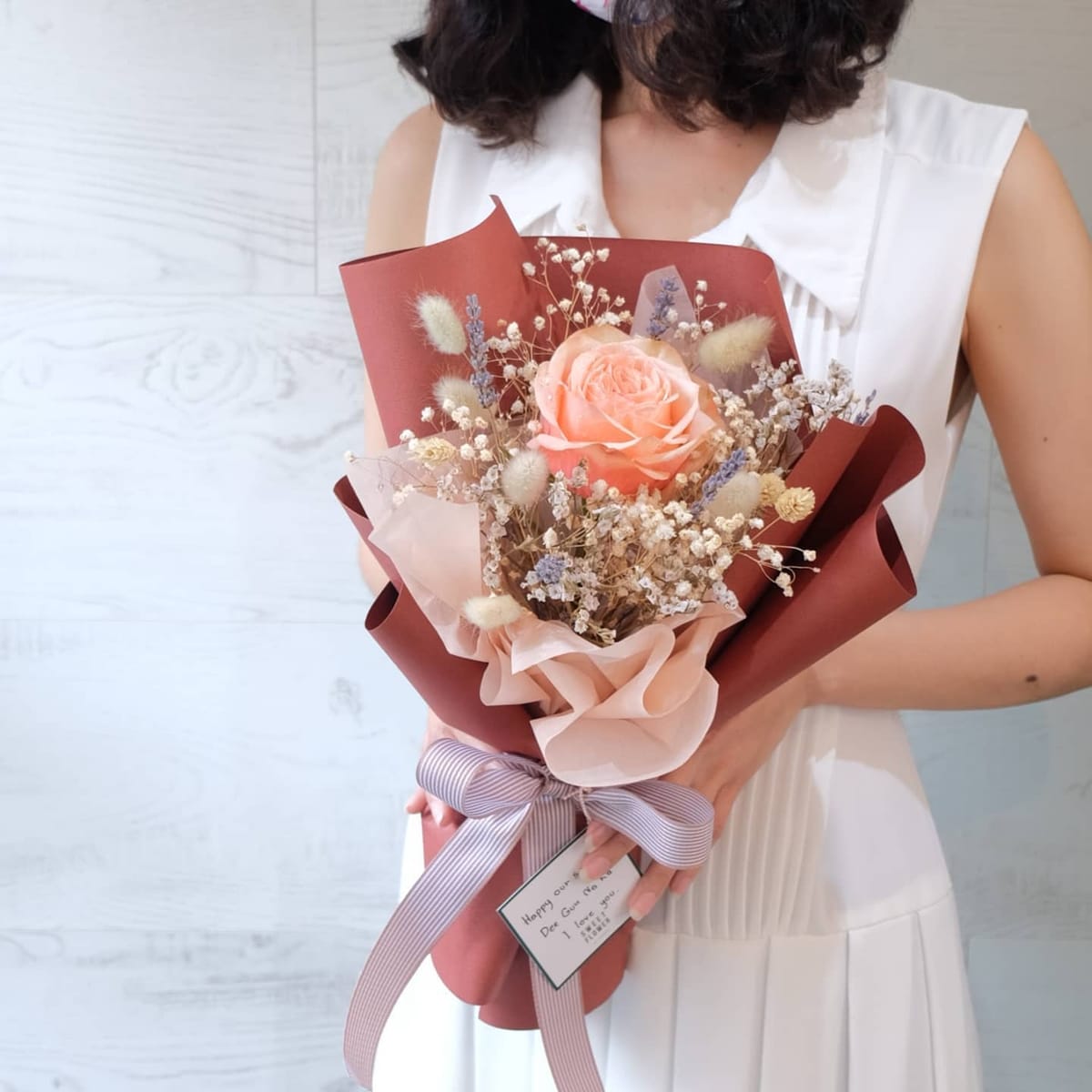 ช่อ เหลือง-ส้ม หวาน ดอกไม้หลัก กุหลาบ เบบี้บรีธ/ยิปโซ ดอกไม้แห้ง — ผลงานร้านดอกไม้ Sweetflower by Issaree