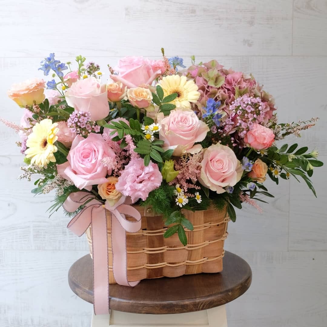 ตะกร้า พาสเทล หวาน ดอกไม้หลัก กุหลาบ ไฮเดรนเยีย คาร์เนชั่น — ผลงานร้านดอกไม้ Sweetflower by Issaree — ภาพที่ 3 จาก 6
