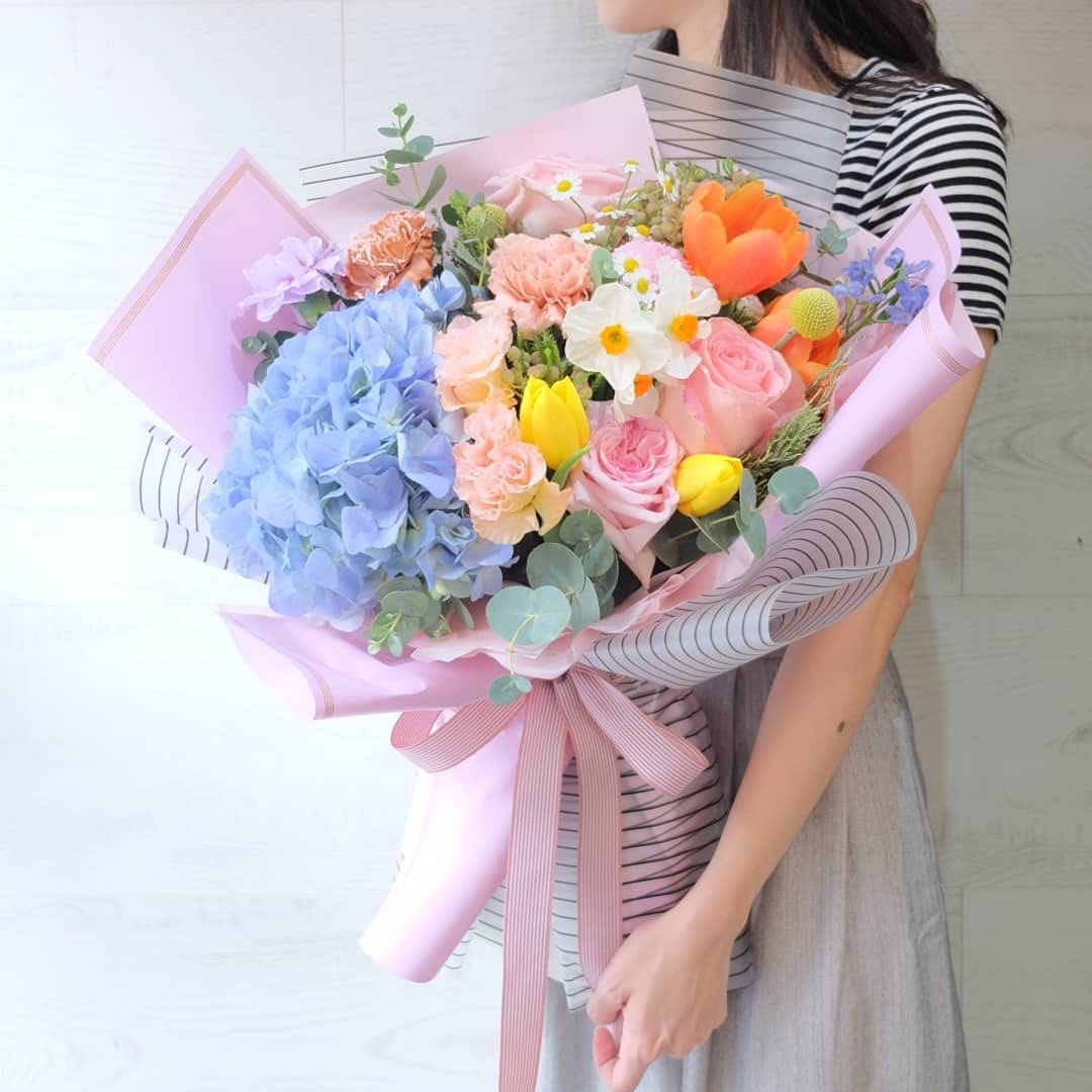 ช่อ หลากสี หวาน ดอกไม้หลัก ไฮเดรนเยีย กุหลาบ ทิวลิป — ผลงานร้านดอกไม้ Sweetflower by Issaree — ภาพที่ 1 จาก 1