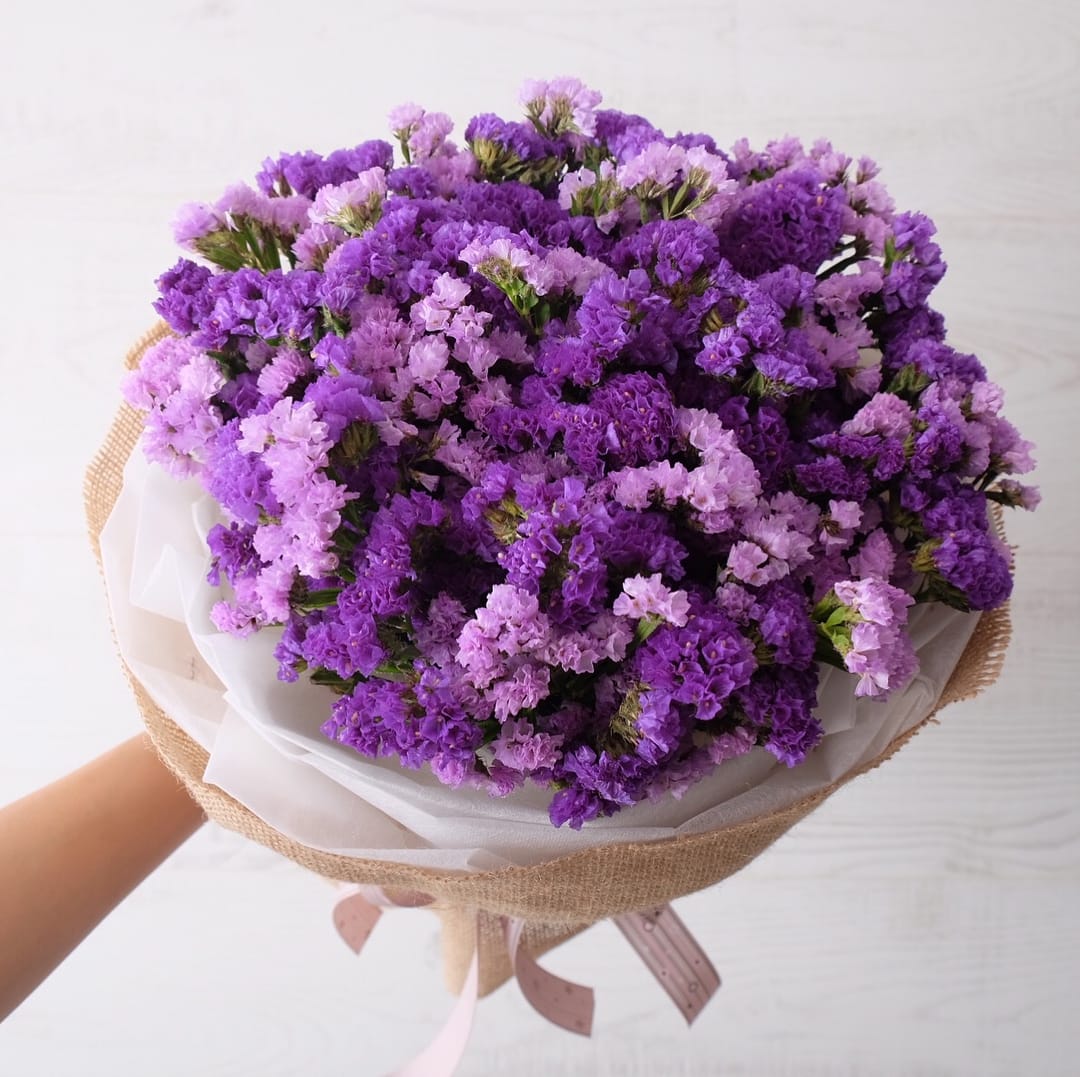 ช่อ ม่วง-ฟ้า หวาน ดอกไม้หลัก คาร์เนชั่น — ผลงานร้านดอกไม้ Sweetflower by Issaree
