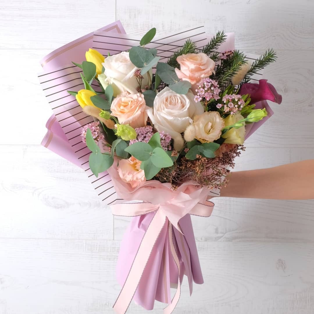 ช่อ พาสเทล หวาน ดอกไม้หลัก กุหลาบ ทิวลิป คาร์เนชั่น — ผลงานร้านดอกไม้ Sweetflower by Issaree
