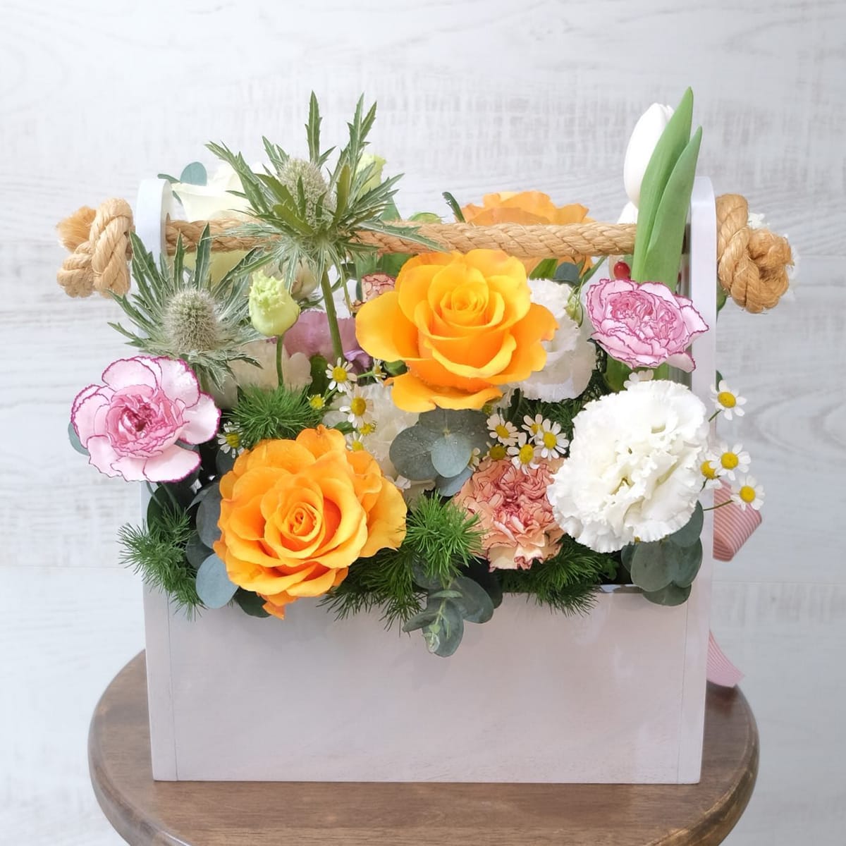 กล่อง เหลือง-ส้ม หวาน ดอกไม้หลัก กุหลาบ ทิวลิป คาร์เนชั่น — ผลงานร้านดอกไม้ Sweetflower by Issaree — ภาพที่ 3 จาก 4