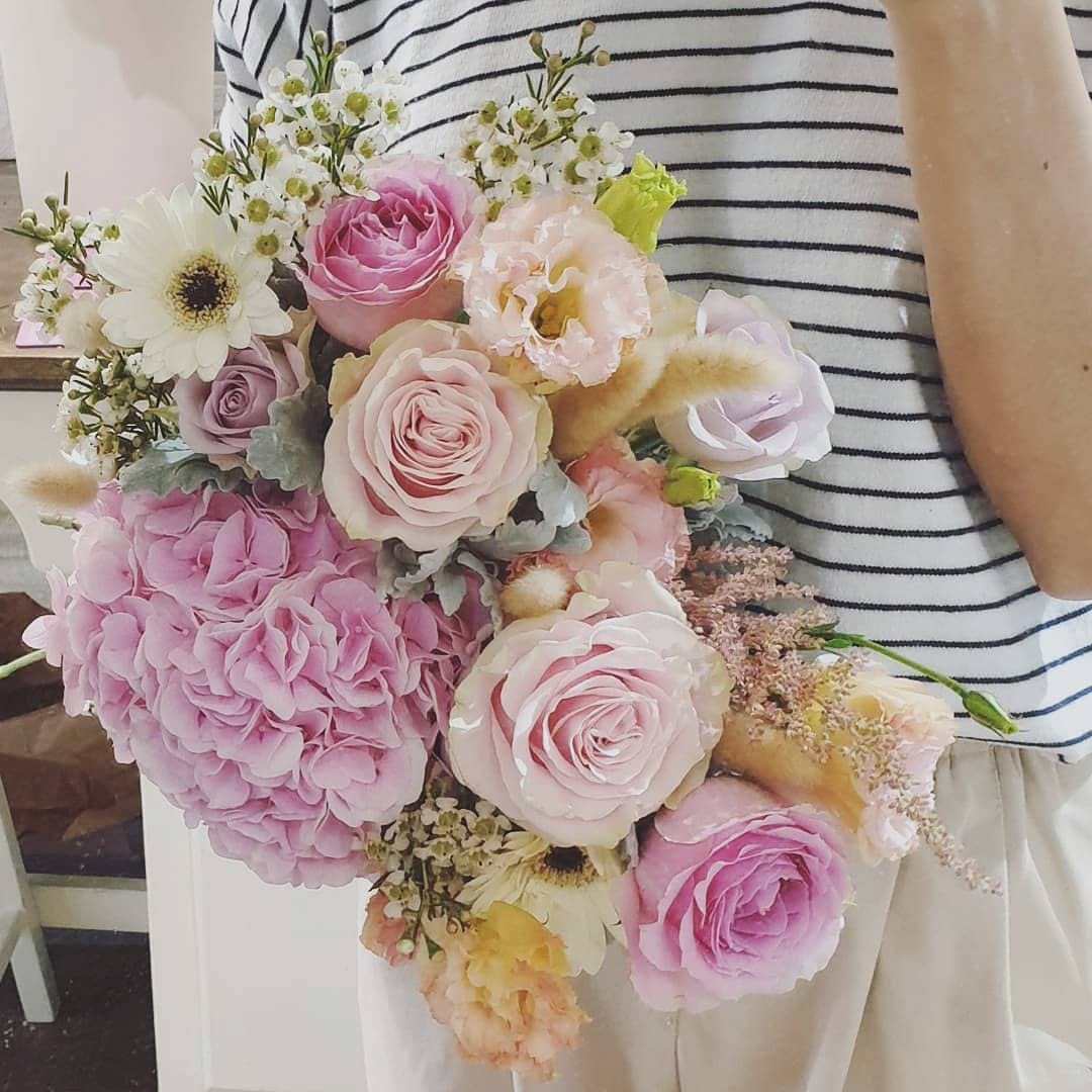 ช่อ พาสเทล หวาน ดอกไม้หลัก กุหลาบ พีโอนี่ เดซี่/มาร์กาเร็ต — ผลงานร้านดอกไม้ Sweetflower by Issaree