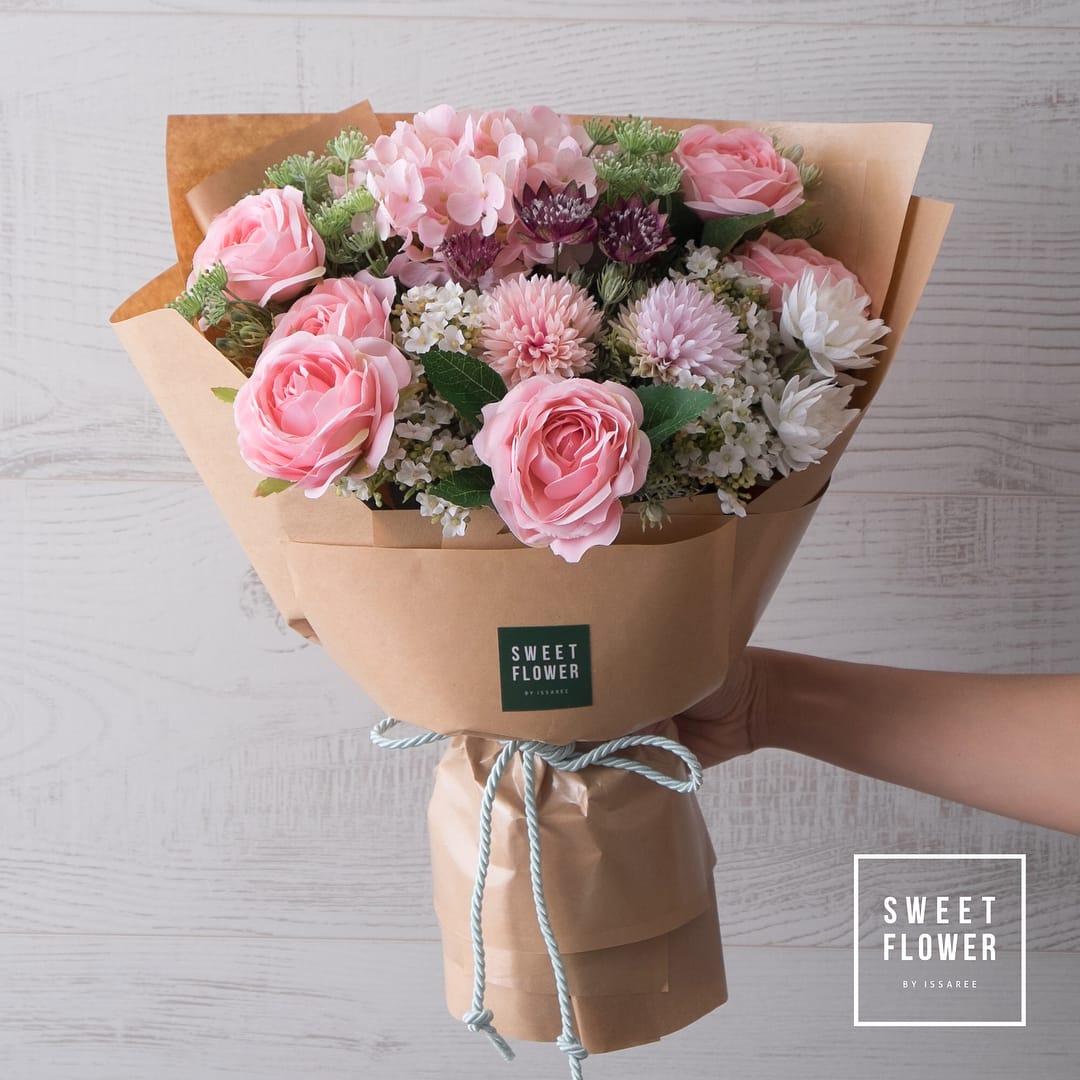 ช่อ พาสเทล หวาน ดอกไม้หลัก กุหลาบ ไฮเดรนเยีย เบญจมาศ/มัม — ผลงานร้านดอกไม้ Sweetflower by Issaree — ภาพที่ 3 จาก 3