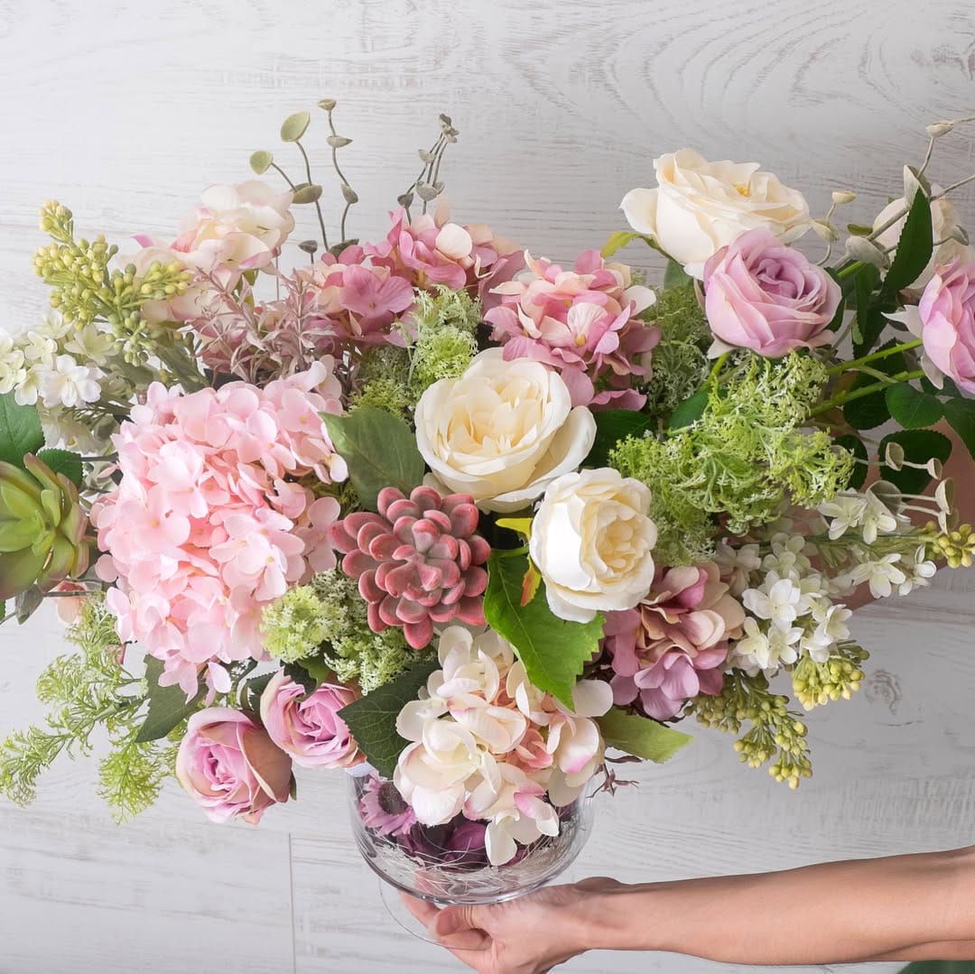 แจกัน พาสเทล หวาน ดอกไม้หลัก กุหลาบ ไฮเดรนเยีย คาร์เนชั่น — ผลงานร้านดอกไม้ Sweetflower by Issaree — ภาพที่ 4 จาก 4