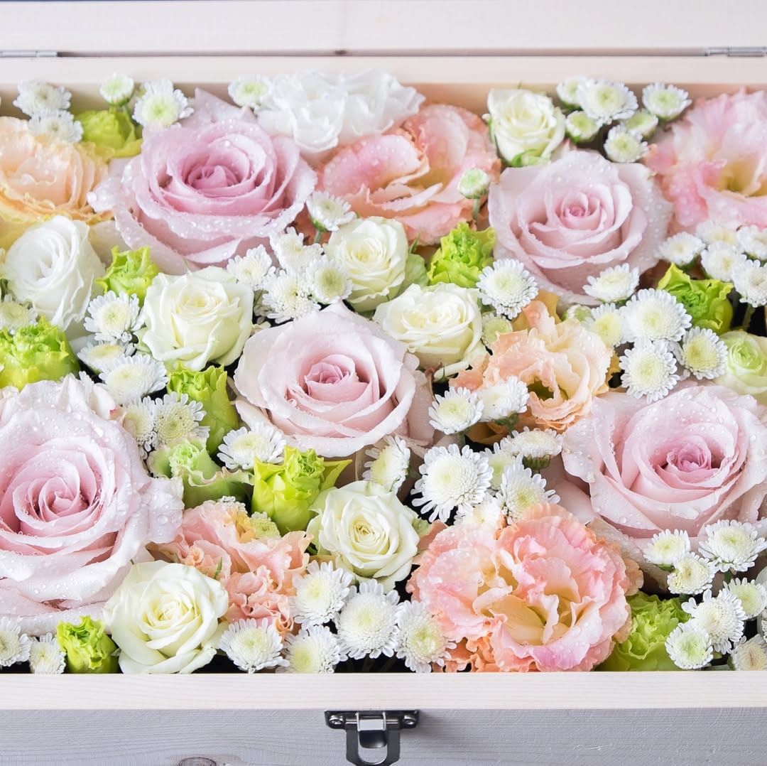 กล่อง พาสเทล หวาน ดอกไม้หลัก กุหลาบ คาร์เนชั่น เบญจมาศ/มัม — ผลงานร้านดอกไม้ Sweetflower by Issaree — ภาพที่ 3 จาก 3