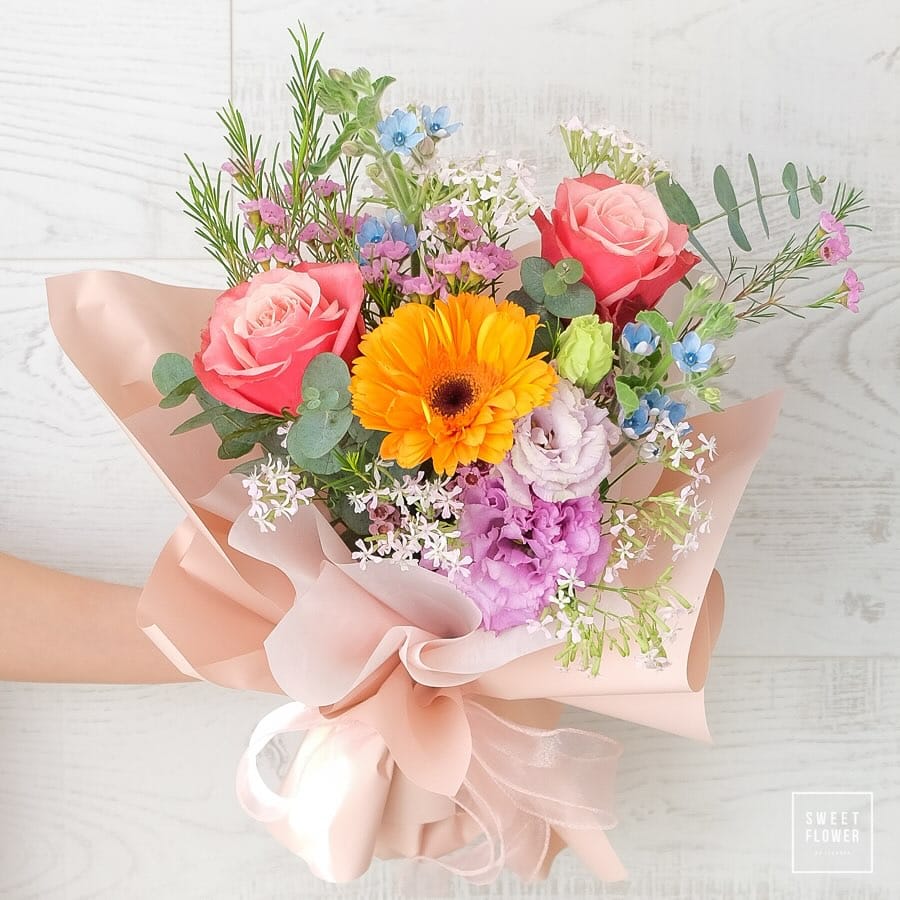 ช่อ หลากสี สดใส ดอกไม้หลัก กุหลาบ เยอบีร่า อื่นๆ — ผลงานร้านดอกไม้ Sweetflower by Issaree
