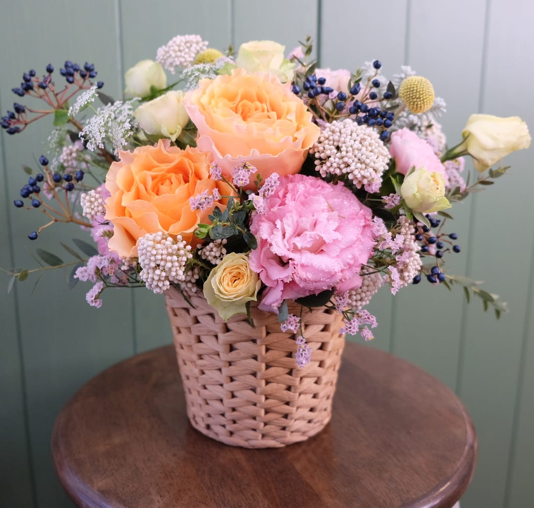 ตะกร้า หลากสี หวาน ดอกไม้หลัก กุหลาบ พีโอนี่ เบบี้บรีธ/ยิปโซ — ผลงานร้านดอกไม้ Sweetflower by Issaree — ภาพที่ 2 จาก 4