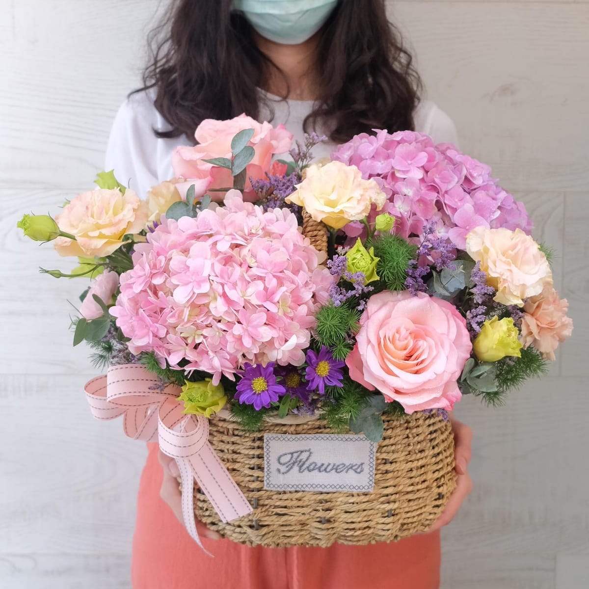 ตะกร้า พาสเทล หวาน ดอกไม้หลัก ไฮเดรนเยีย กุหลาบ คาร์เนชั่น — ผลงานร้านดอกไม้ Sweetflower by Issaree
