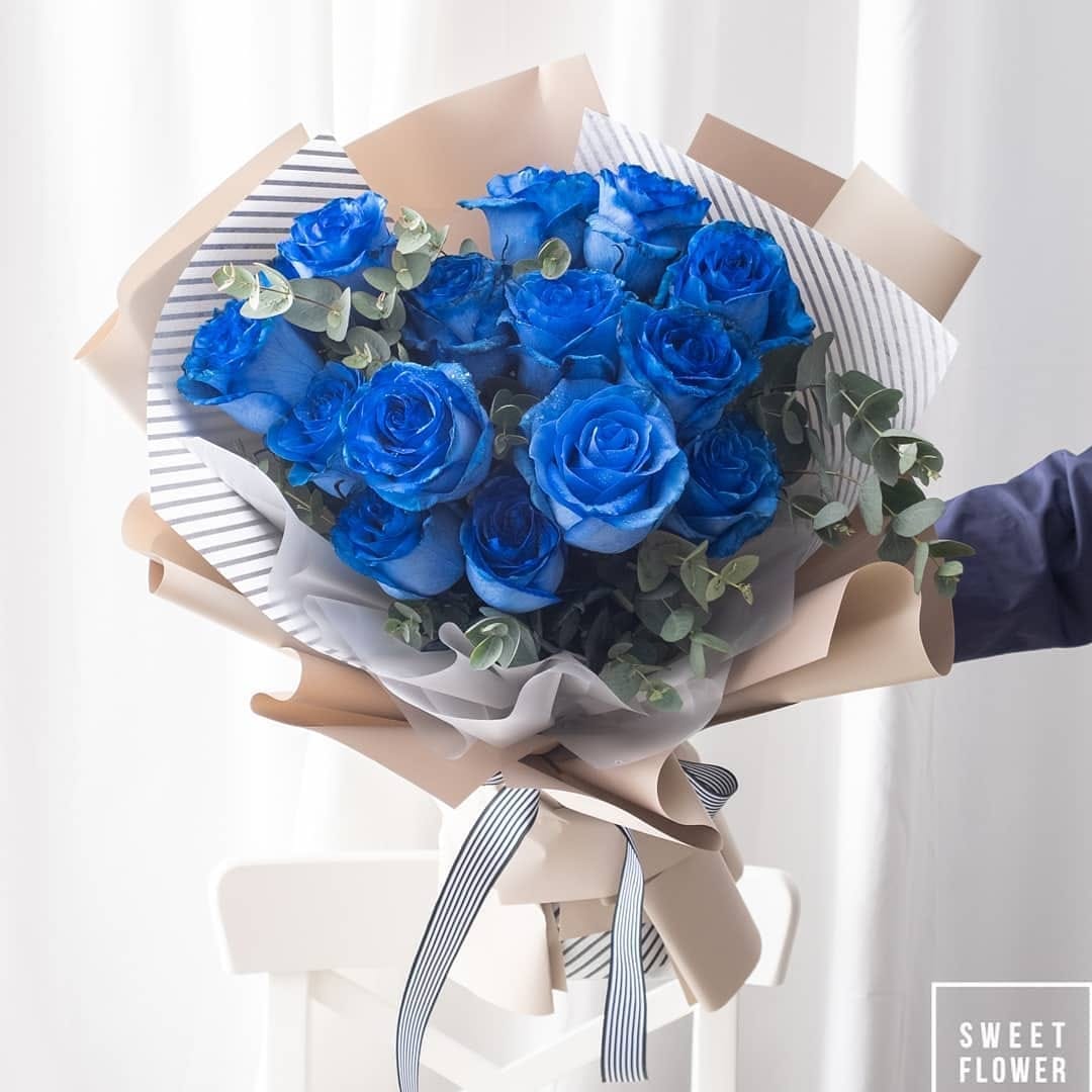 ช่อ ม่วง-ฟ้า หวาน ดอกไม้หลัก กุหลาบ ยูคาลิปตัส/ใบไม้ — ผลงานร้านดอกไม้ Sweetflower by Issaree