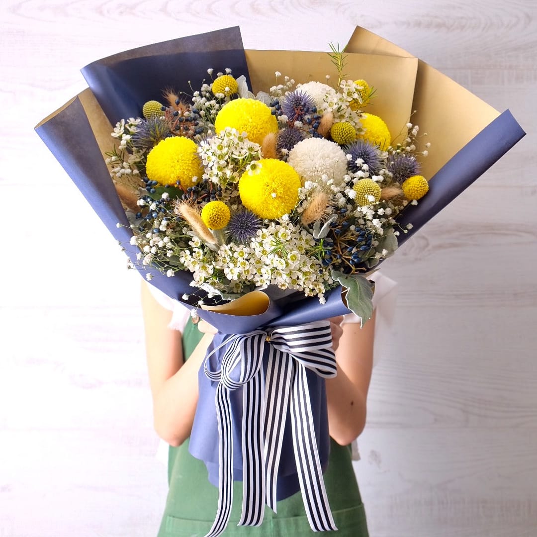 ช่อ เหลือง-ส้ม หวาน ดอกไม้หลัก เบญจมาศ/มัม เดซี่/มาร์กาเร็ต ดอกไม้แห้ง — ผลงานร้านดอกไม้ Sweetflower by Issaree — ภาพที่ 2 จาก 2