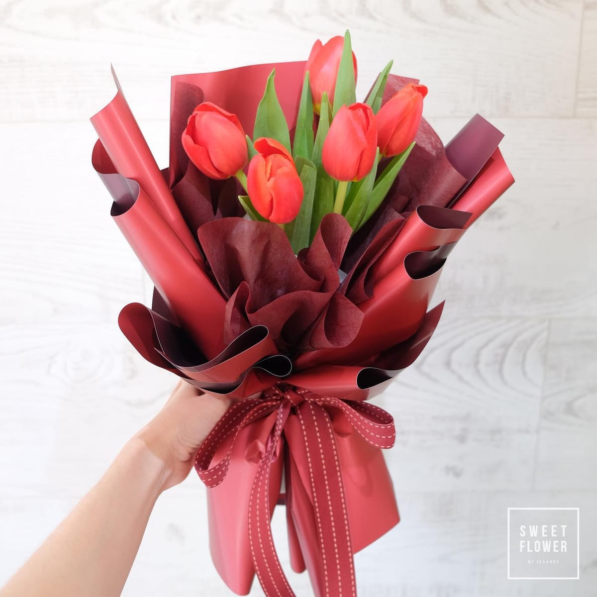 ช่อ แดงโรแมนติก ดอกไม้หลัก ทิวลิป — ผลงานร้านดอกไม้ Sweetflower by Issaree