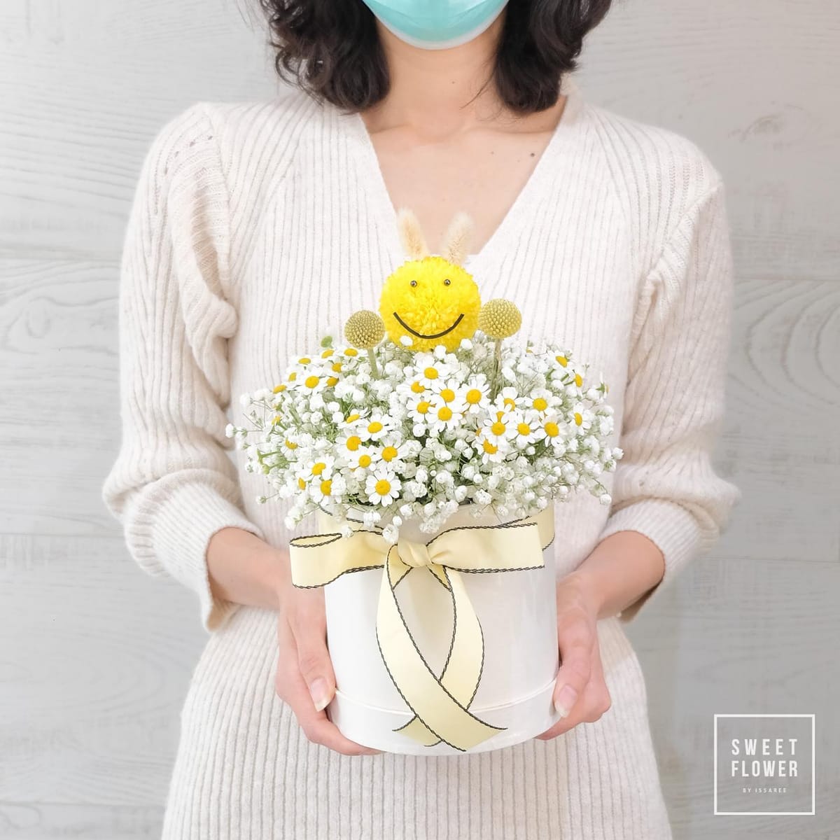 กล่อง เหลือง-ส้ม สดใส ดอกไม้หลัก เดซี่/มาร์กาเร็ต อื่นๆ — ผลงานร้านดอกไม้ Sweetflower by Issaree — ภาพที่ 1 จาก 2