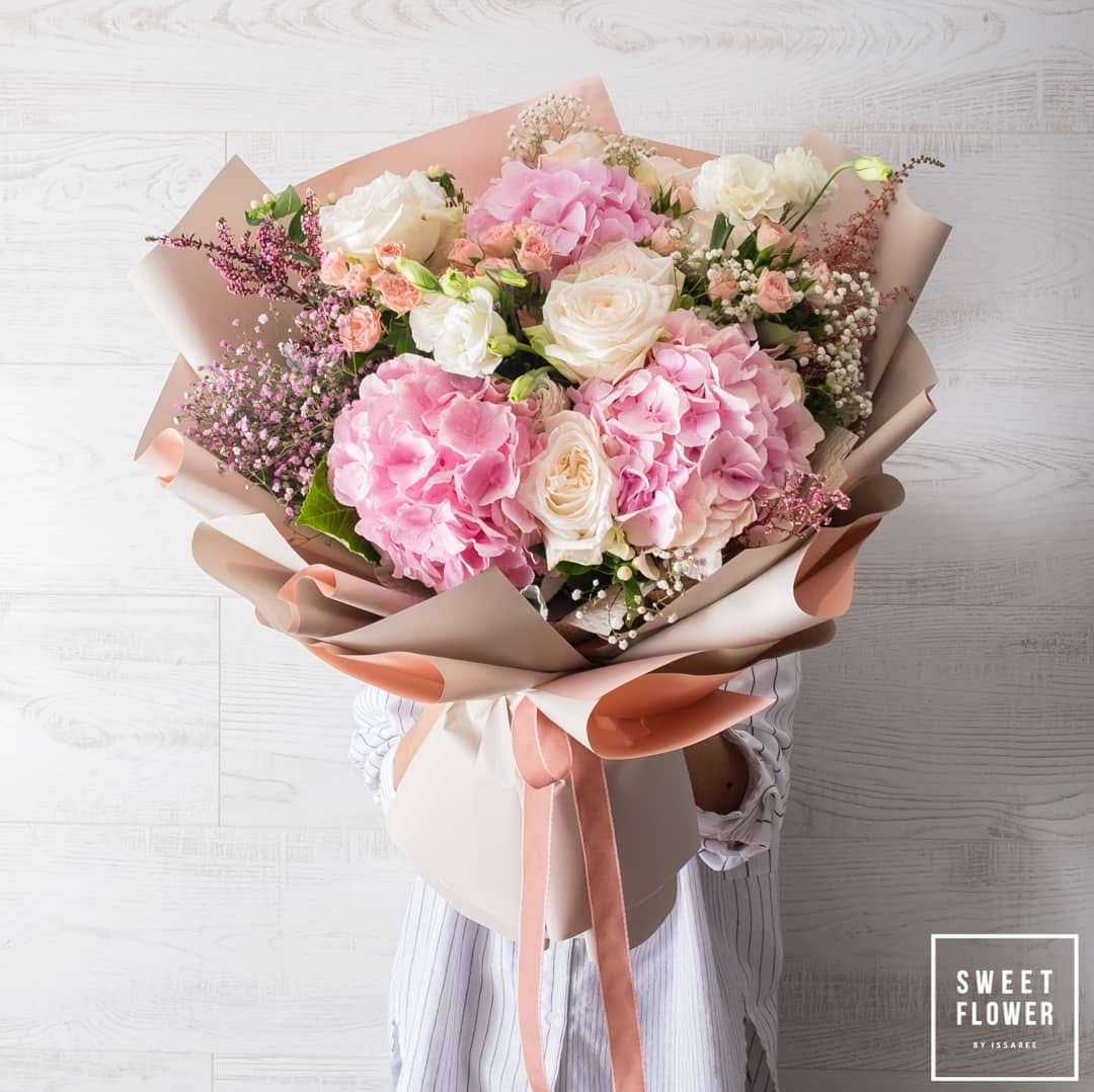 ช่อ พาสเทล หวาน ดอกไม้หลัก ไฮเดรนเยีย กุหลาบ คาร์เนชั่น — ผลงานร้านดอกไม้ Sweetflower by Issaree — ภาพที่ 3 จาก 3