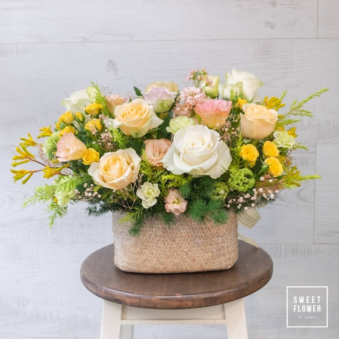กล่อง หลากสี หวาน ดอกไม้หลัก กุหลาบ คาร์เนชั่น เบญจมาศ/มัม — ผลงานร้านดอกไม้ Sweetflower by Issaree — ภาพที่ 2 จาก 4
