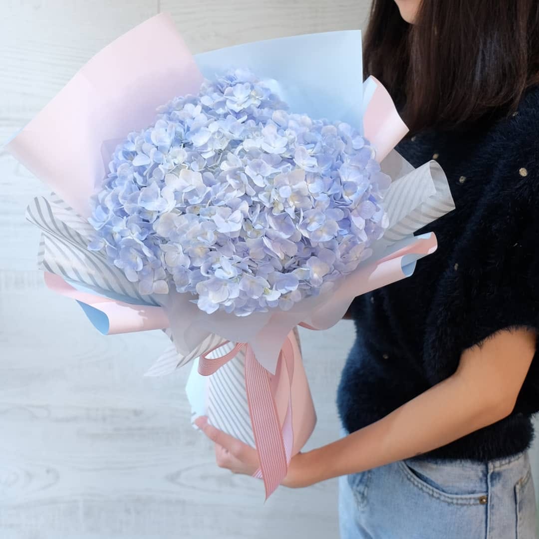 ช่อ ม่วง-ฟ้า หวาน ดอกไม้หลัก ไฮเดรนเยีย — ผลงานร้านดอกไม้ Sweetflower by Issaree