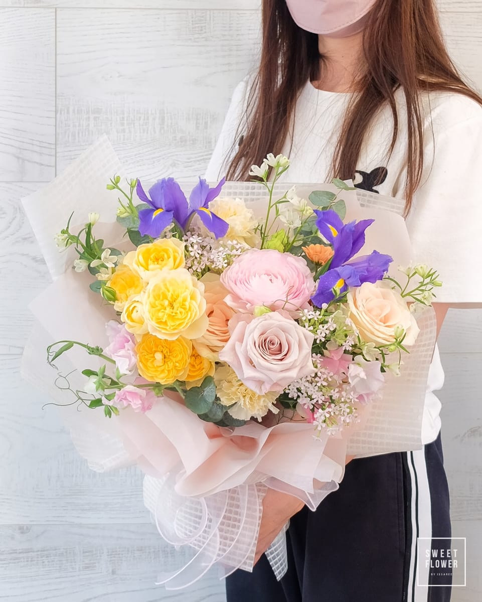 ช่อ หลากสี คลาสสิก ดอกไม้หลัก กุหลาบ รันนันคูรัส อื่นๆ — ผลงานร้านดอกไม้ Sweetflower by Issaree — ภาพที่ 2 จาก 2