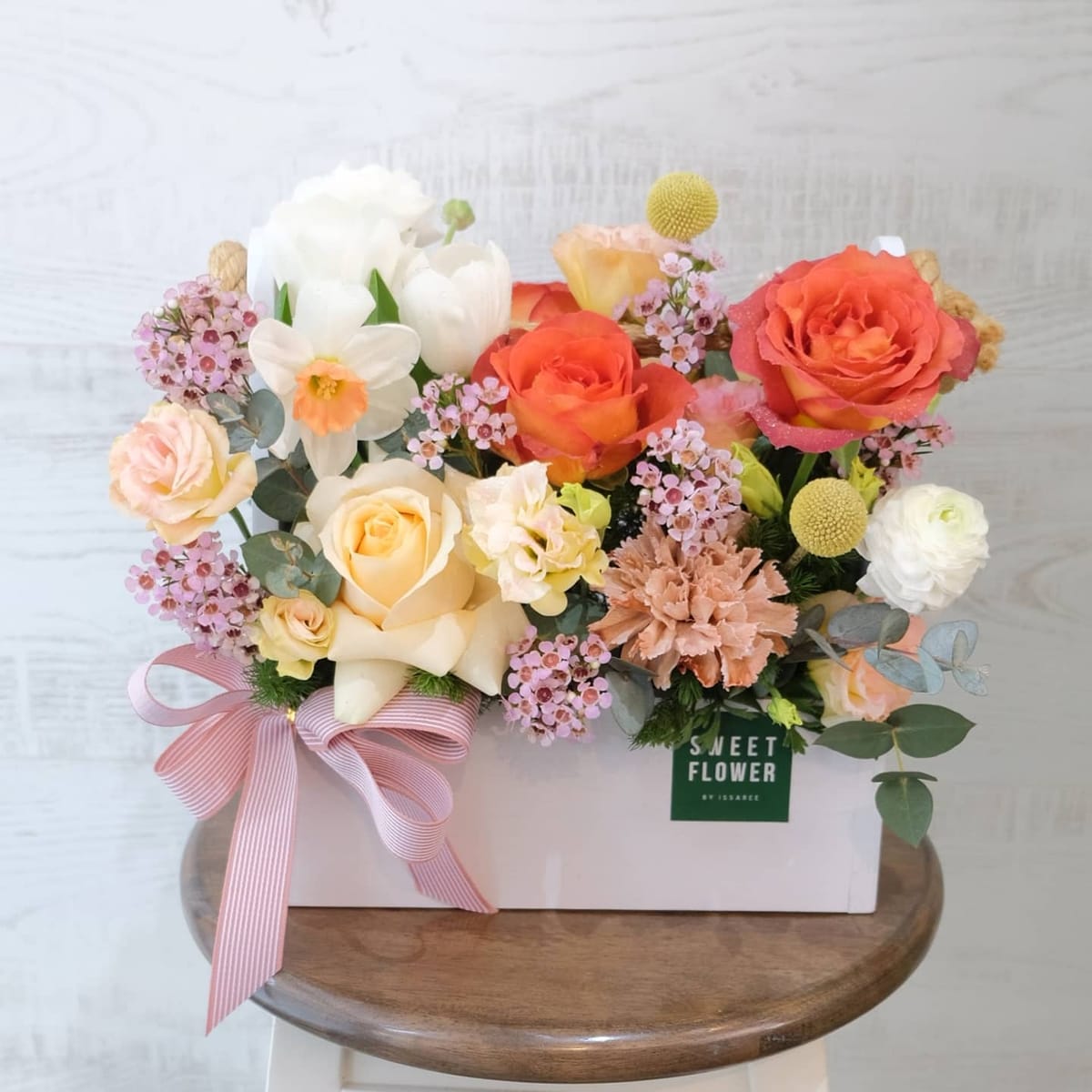 กล่อง หลากสี หวาน ดอกไม้หลัก กุหลาบ ทิวลิป คาร์เนชั่น — ผลงานร้านดอกไม้ Sweetflower by Issaree — ภาพที่ 4 จาก 4