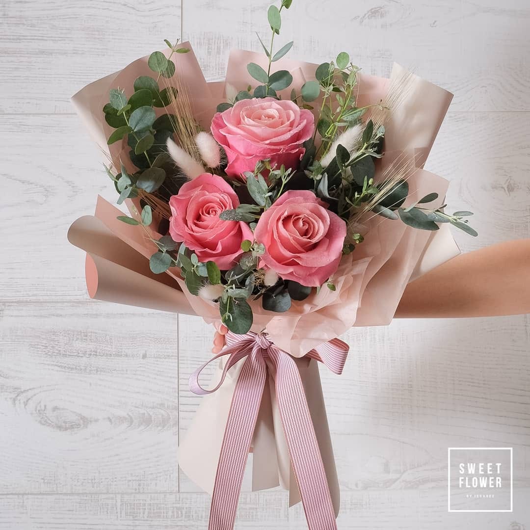 ช่อ พาสเทล หวาน ดอกไม้หลัก กุหลาบ ยูคาลิปตัส/ใบไม้ — ผลงานร้านดอกไม้ Sweetflower by Issaree — ภาพที่ 2 จาก 2