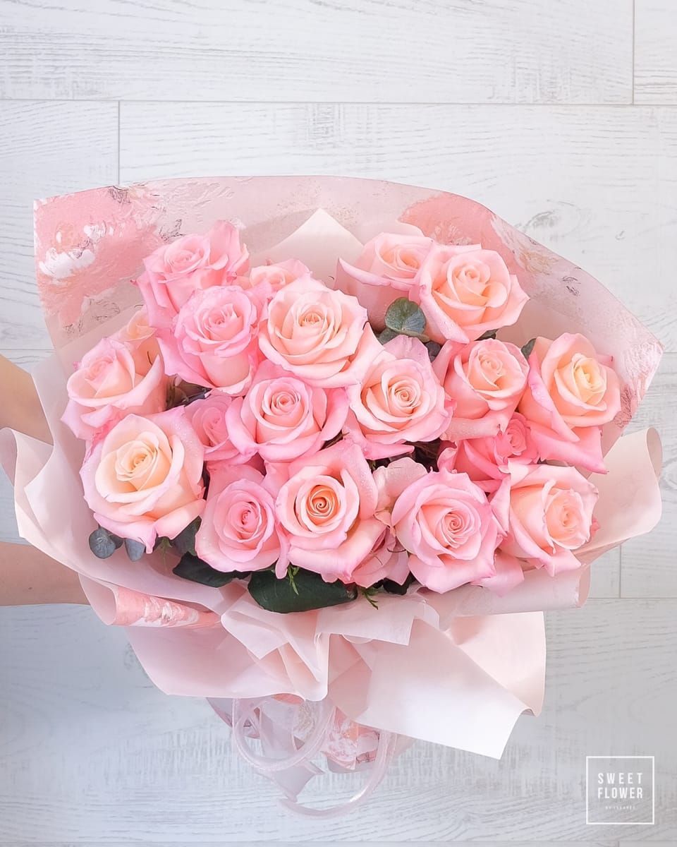 ช่อ ชมพู หวาน ดอกไม้หลัก กุหลาบ — ผลงานร้านดอกไม้ Sweetflower by Issaree — ภาพที่ 2 จาก 2