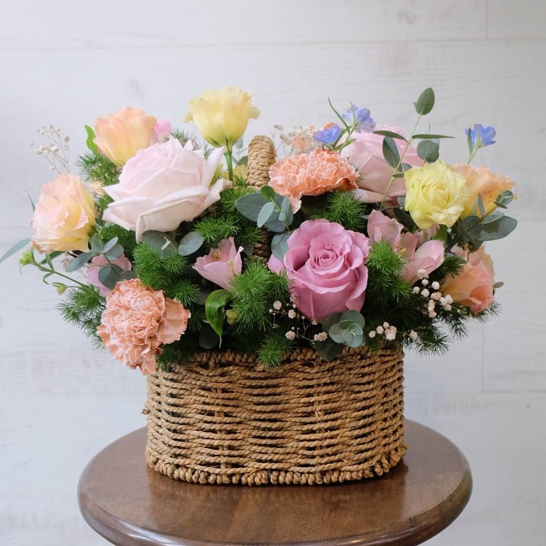 ตะกร้า พาสเทล หวาน ดอกไม้หลัก กุหลาบ คาร์เนชั่น ทิวลิป — ผลงานร้านดอกไม้ Sweetflower by Issaree — ภาพที่ 2 จาก 2