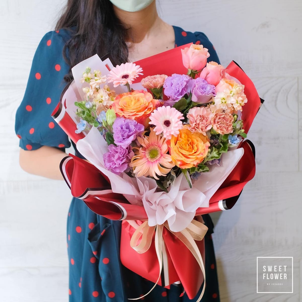 ช่อ เหลือง-ส้ม หวาน ดอกไม้หลัก กุหลาบ คาร์เนชั่น เดซี่/มาร์กาเร็ต — ผลงานร้านดอกไม้ Sweetflower by Issaree