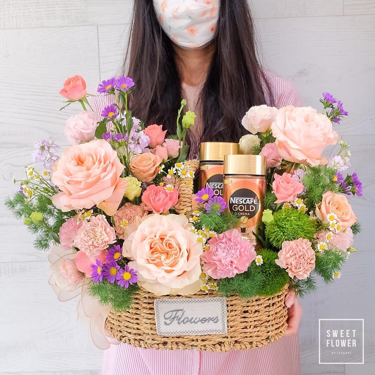 ตะกร้า พาสเทล หวาน ดอกไม้หลัก กุหลาบ คาร์เนชั่น เดซี่/มาร์กาเร็ต — ผลงานร้านดอกไม้ Sweetflower by Issaree